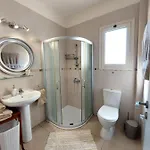 Latchi Bay Evergreen Villa *