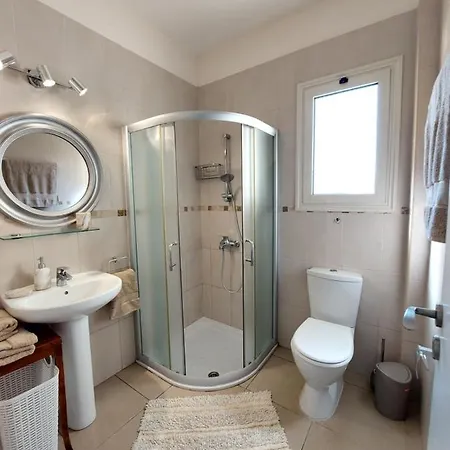 Latchi Bay Evergreen Villa *