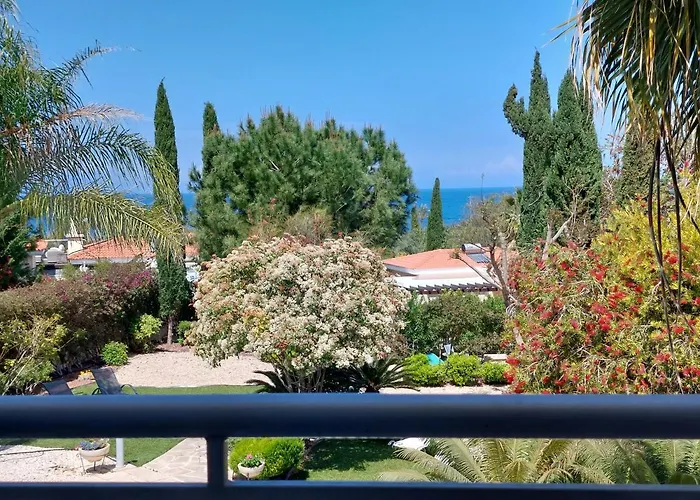 Villa Latchi Bay Evergreen Neo Chorio